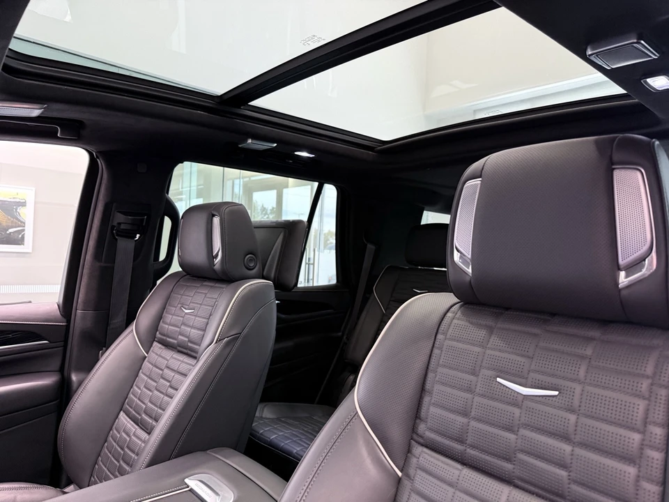 2024 Cadillac Escalade 5th Gen - Image 18 of 21