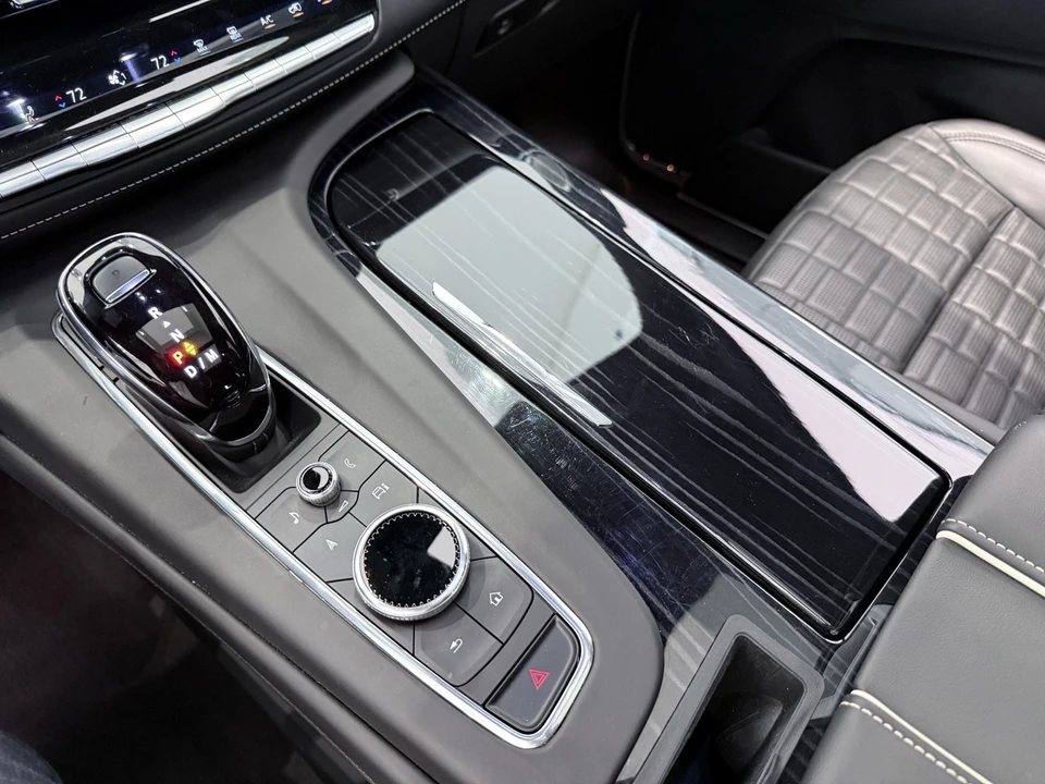 2024 Cadillac Escalade 5th Gen - Image 17 of 21