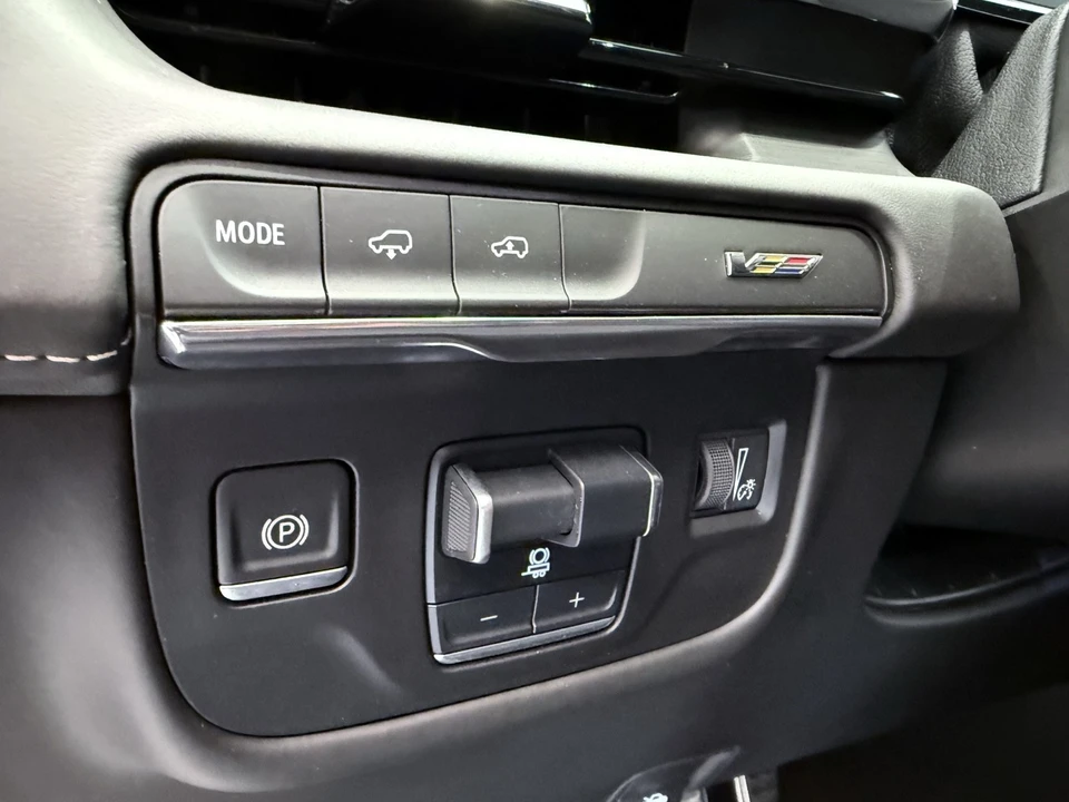 2024 Cadillac Escalade 5th Gen - Image 15 of 21