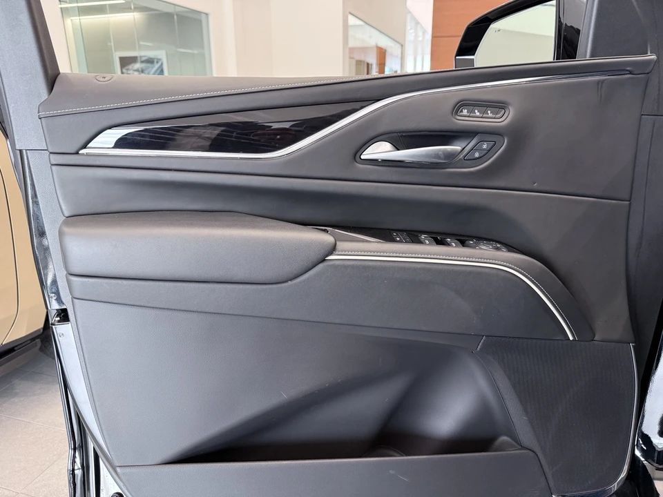 2024 Cadillac Escalade 5th Gen - Image 13 of 21