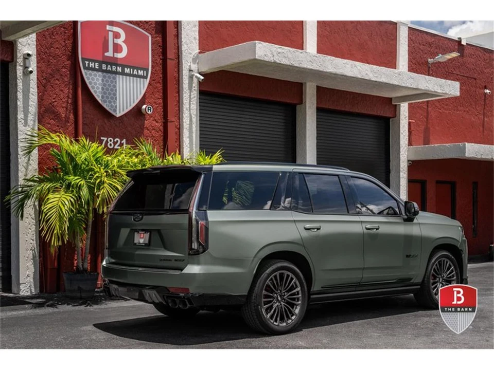 2024 Cadillac Escalade 5th Gen - Image 17 of 31