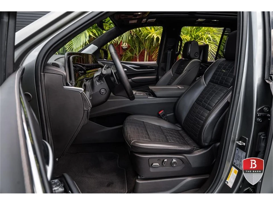 2024 Cadillac Escalade 5th Gen - Image 28 of 31