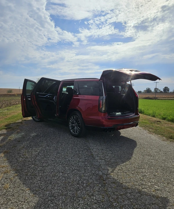 2024 Cadillac Escalade 5th Gen - Image 17 of 21