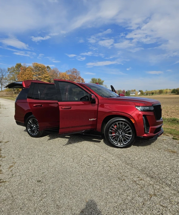 2024 Cadillac Escalade 5th Gen - Image 18 of 21