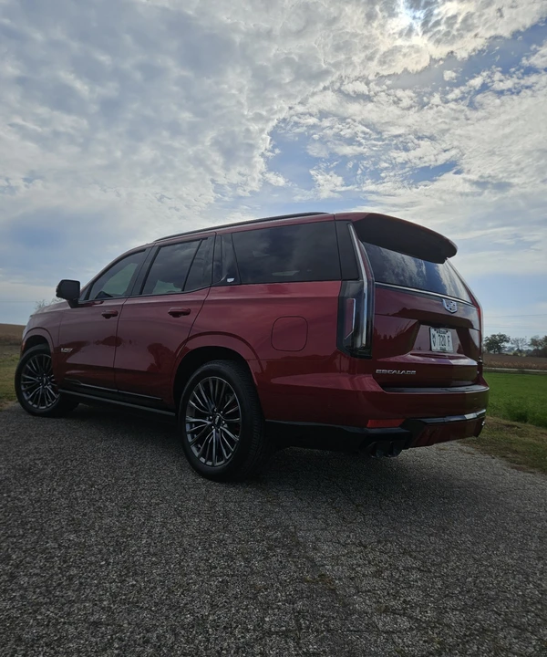 2024 Cadillac Escalade 5th Gen - Image 16 of 21