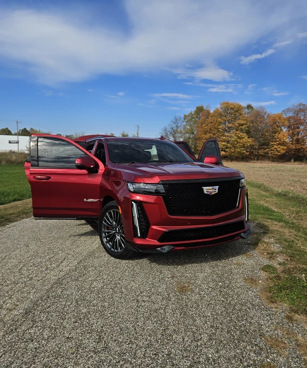 2024 Cadillac Escalade 5th Gen - Image 19 of 21