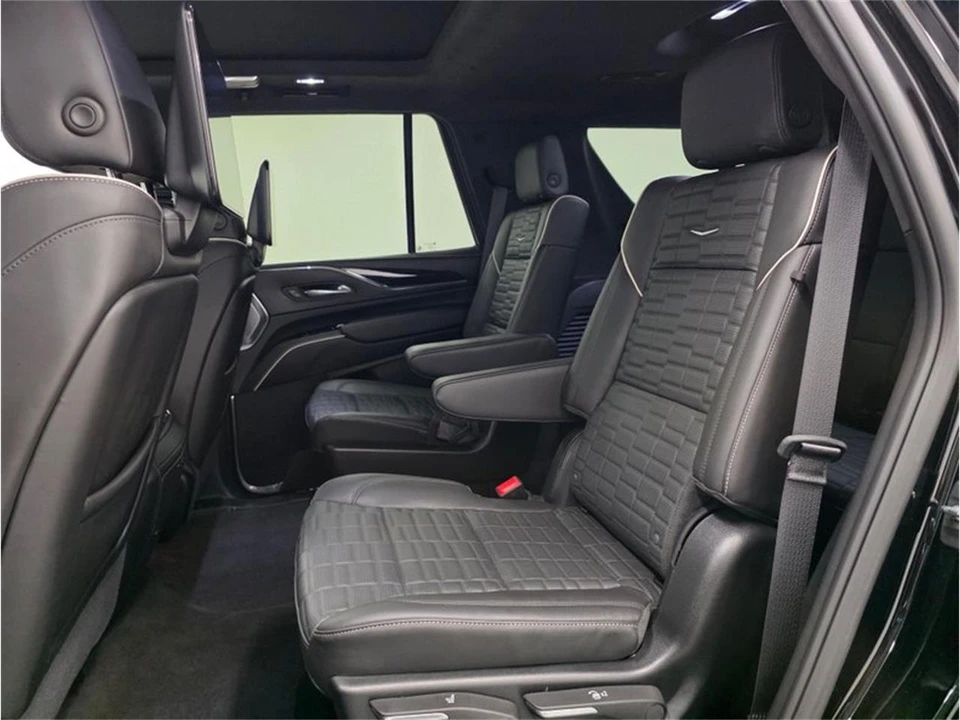 2024 Cadillac Escalade 5th Gen - Image 19 of 31