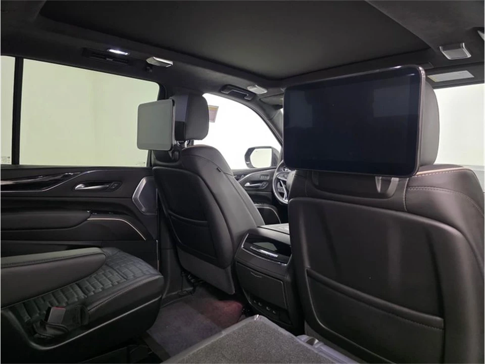 2024 Cadillac Escalade 5th Gen - Image 17 of 31