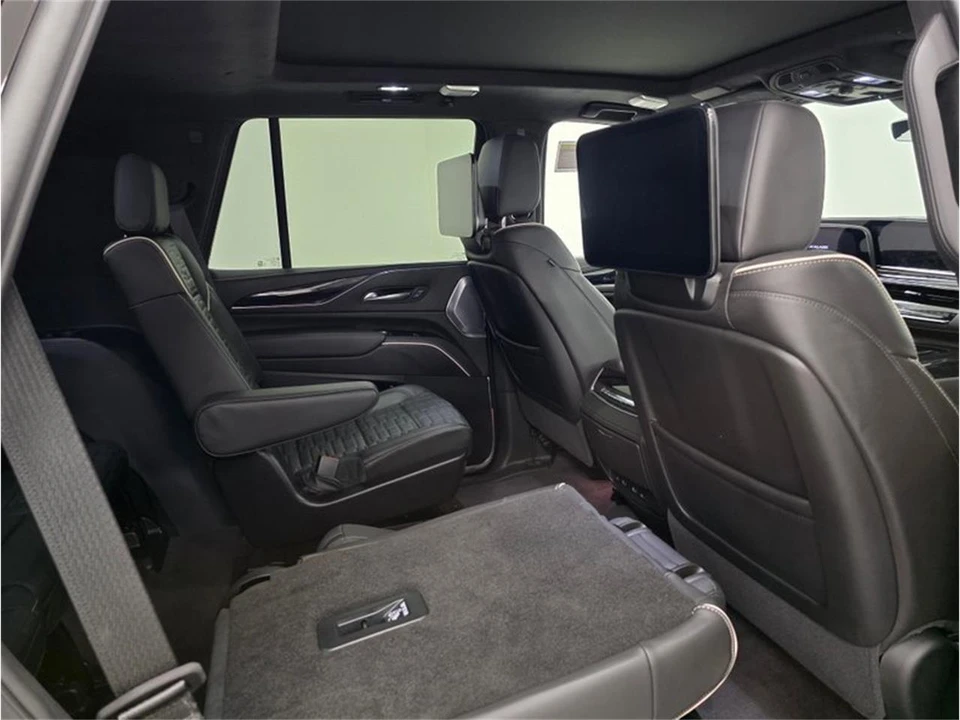 2024 Cadillac Escalade 5th Gen - Image 16 of 31