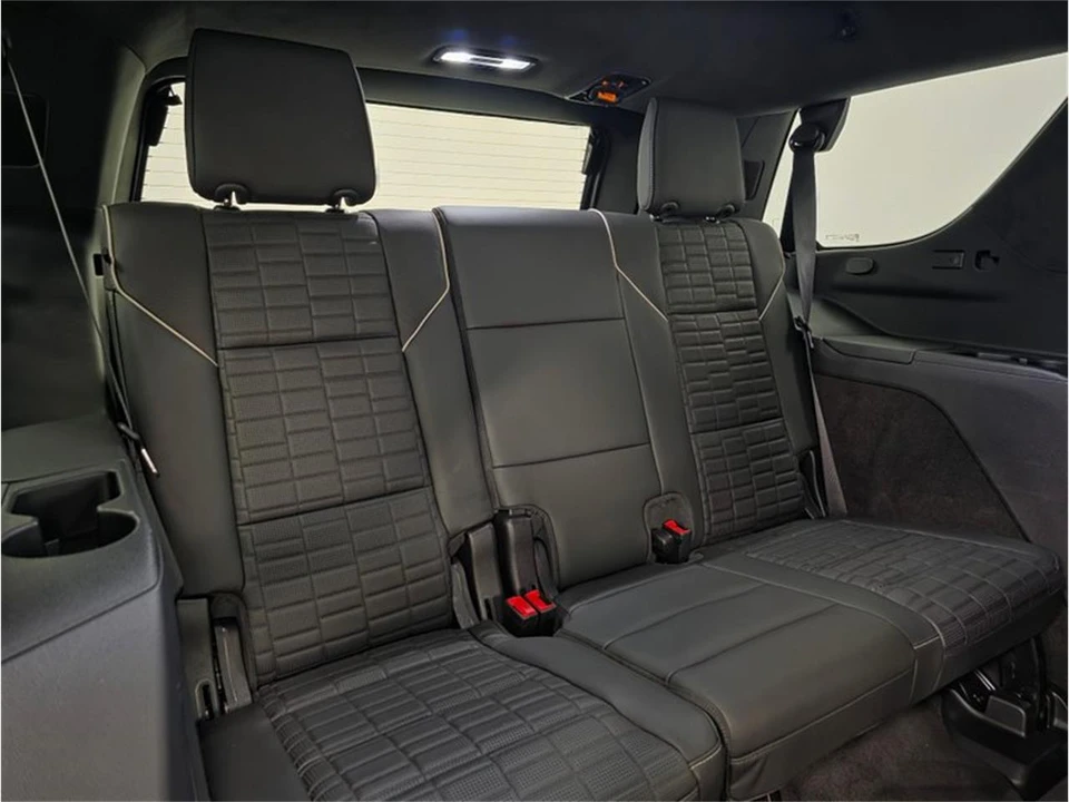 2024 Cadillac Escalade 5th Gen - Image 15 of 31