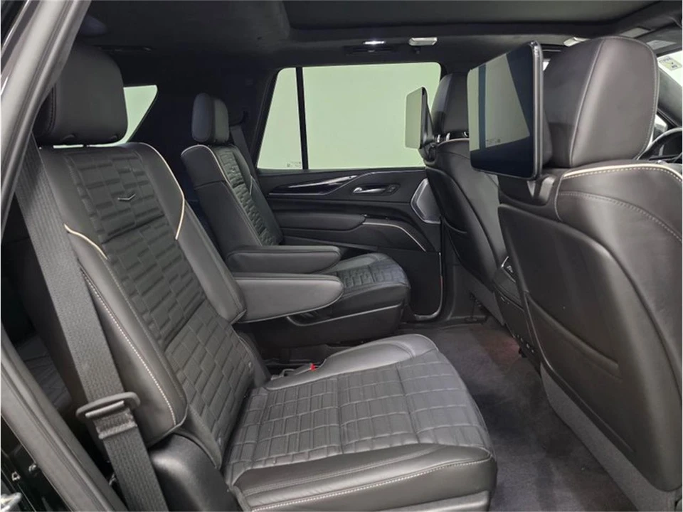 2024 Cadillac Escalade 5th Gen - Image 18 of 31