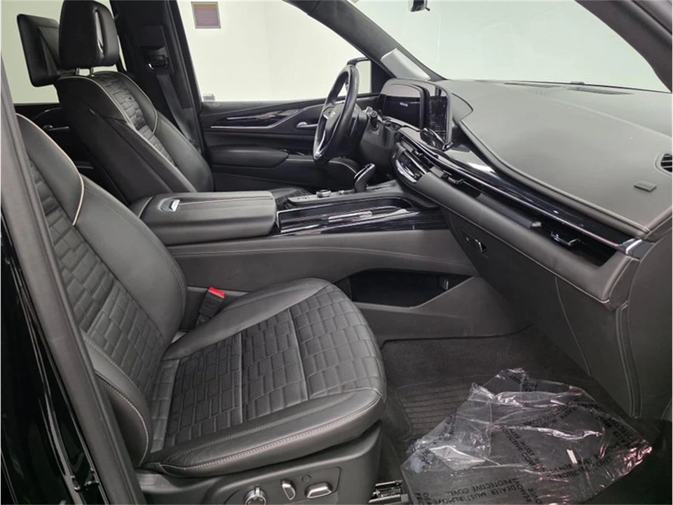 2024 Cadillac Escalade 5th Gen - Image 14 of 31