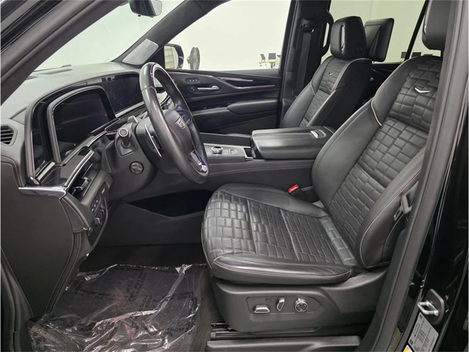 2024 Cadillac Escalade 5th Gen - Image 25 of 31