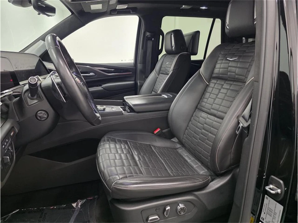 2024 Cadillac Escalade 5th Gen - Image 24 of 31