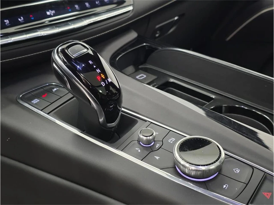 2024 Cadillac Escalade 5th Gen - Image 27 of 31