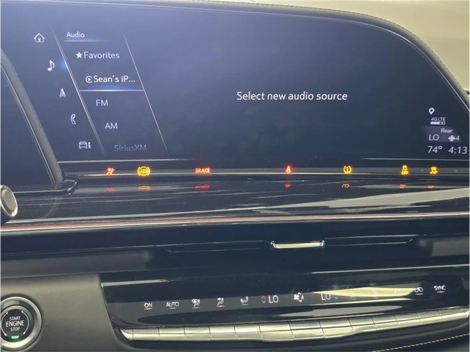 2024 Cadillac Escalade 5th Gen - Image 28 of 31