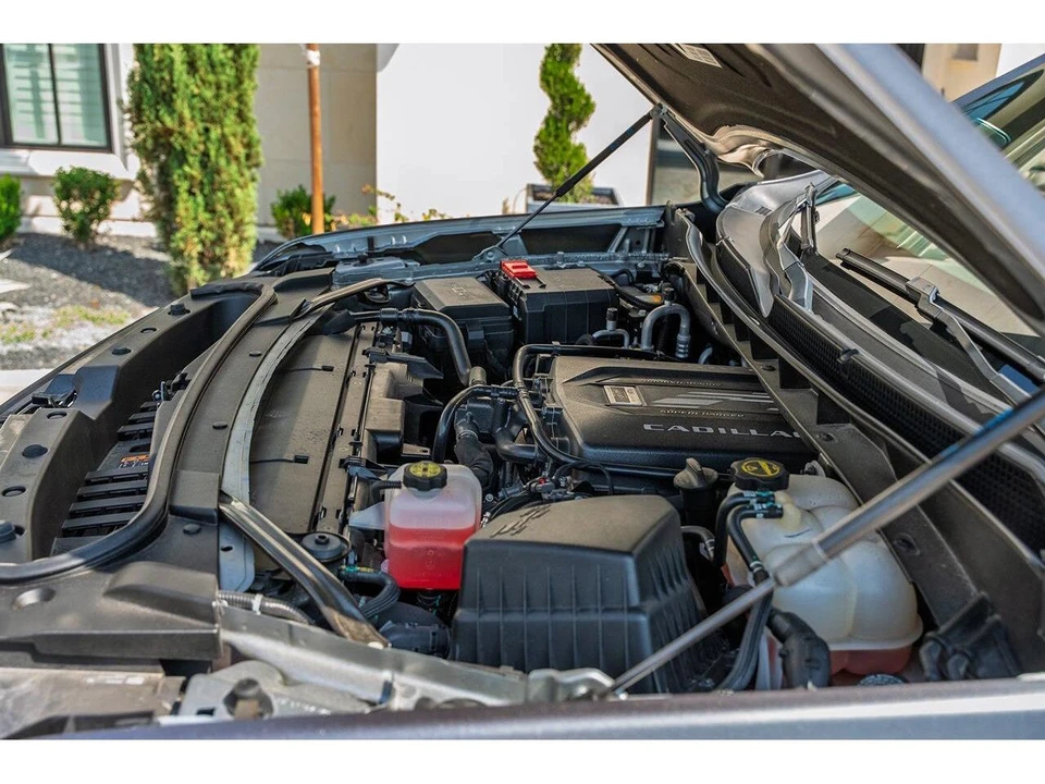2024 Cadillac Escalade 5th Gen - Image 27 of 31