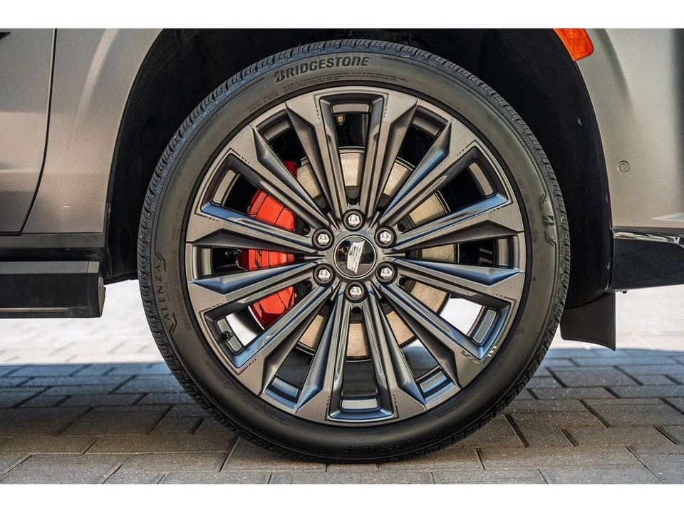 2024 Cadillac Escalade 5th Gen - Image 23 of 31