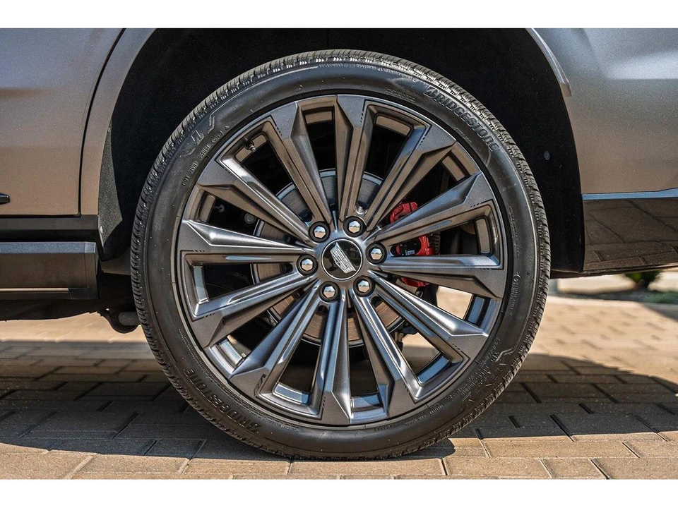 2024 Cadillac Escalade 5th Gen - Image 21 of 31