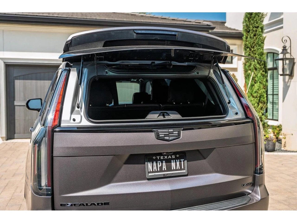 2024 Cadillac Escalade 5th Gen - Image 19 of 31