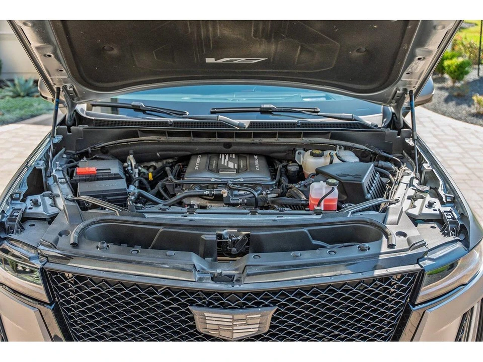 2024 Cadillac Escalade 5th Gen - Image 25 of 31