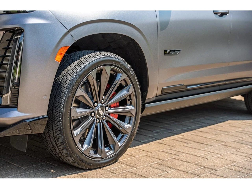 2024 Cadillac Escalade 5th Gen - Image 18 of 31