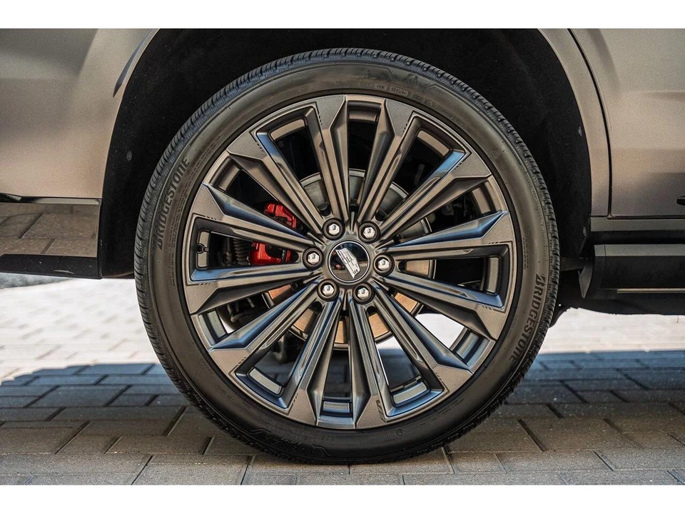 2024 Cadillac Escalade 5th Gen - Image 24 of 31