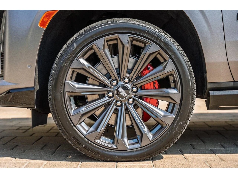 2024 Cadillac Escalade 5th Gen - Image 22 of 31