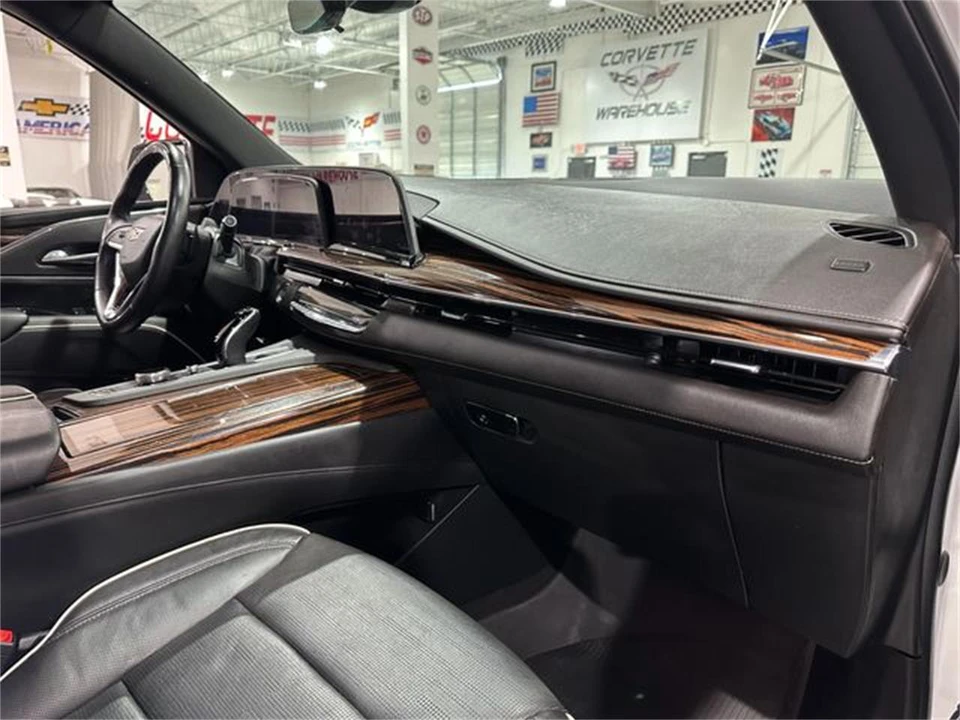 2024 Cadillac Escalade 5th Gen - Image 9 of 10
