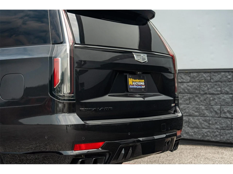 2024 Cadillac Escalade 5th Gen - Image 16 of 31