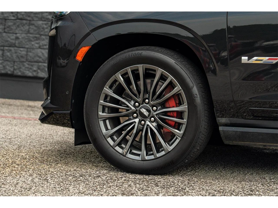 2024 Cadillac Escalade 5th Gen - Image 27 of 31