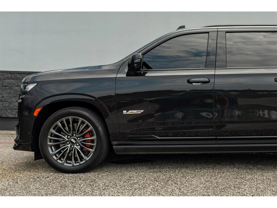 2024 Cadillac Escalade 5th Gen - Image 12 of 31