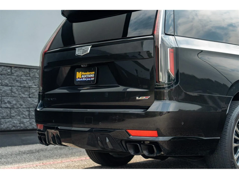 2024 Cadillac Escalade 5th Gen - Image 18 of 31