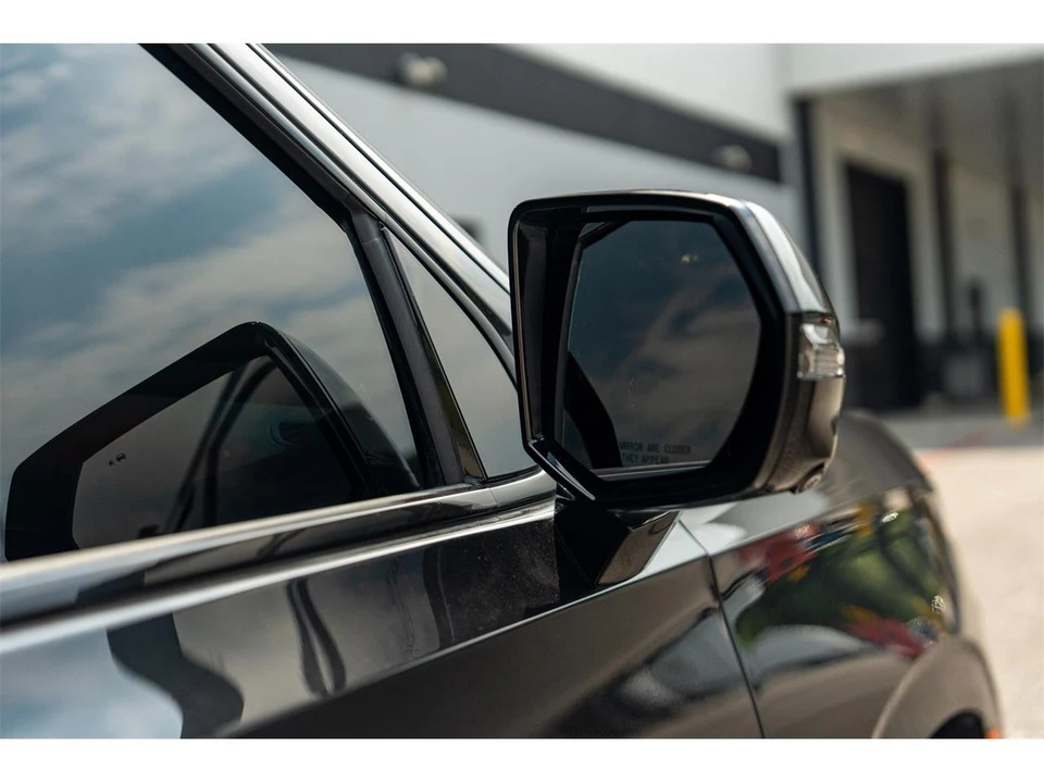 2024 Cadillac Escalade 5th Gen - Image 23 of 31