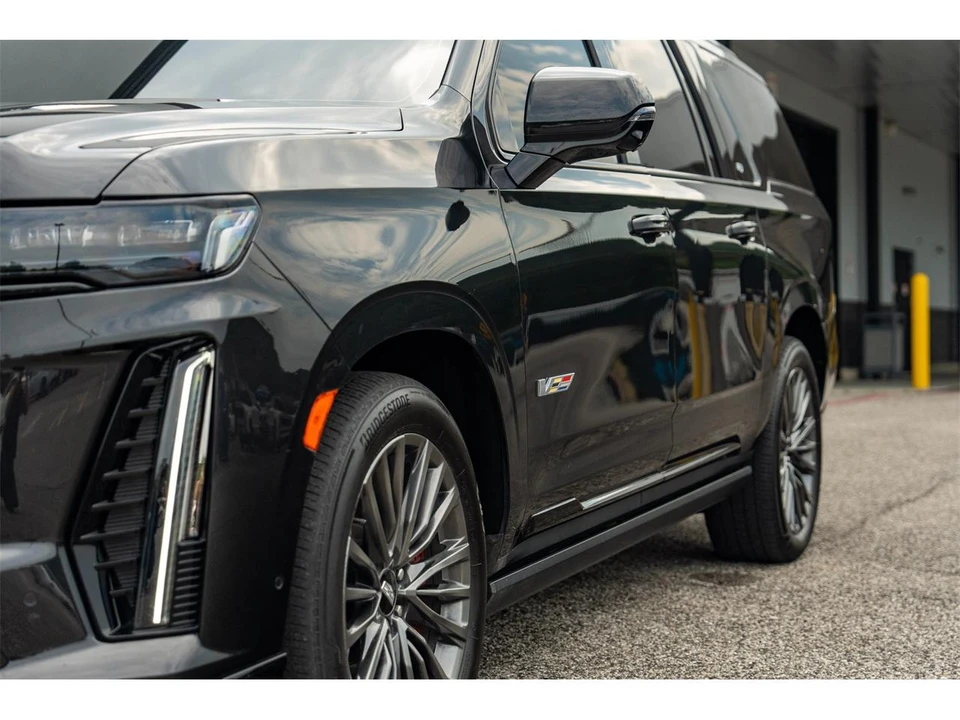 2024 Cadillac Escalade 5th Gen - Image 13 of 31