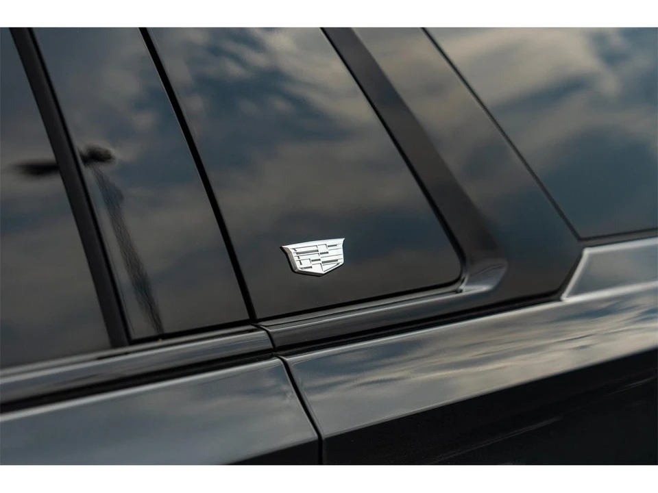 2024 Cadillac Escalade 5th Gen - Image 24 of 31