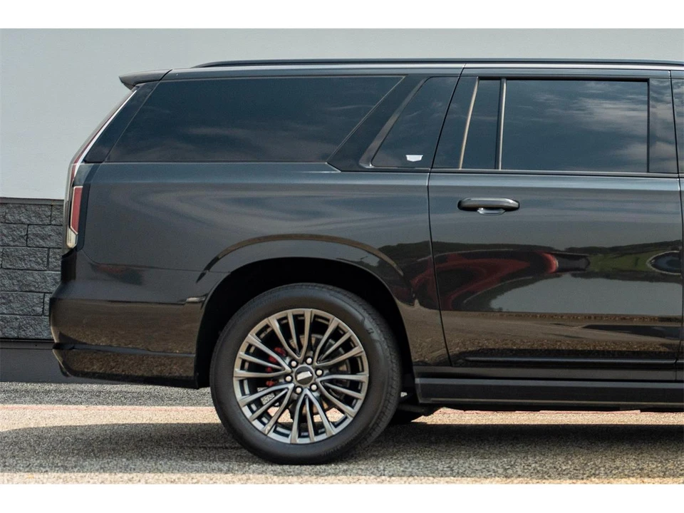 2024 Cadillac Escalade 5th Gen - Image 20 of 31