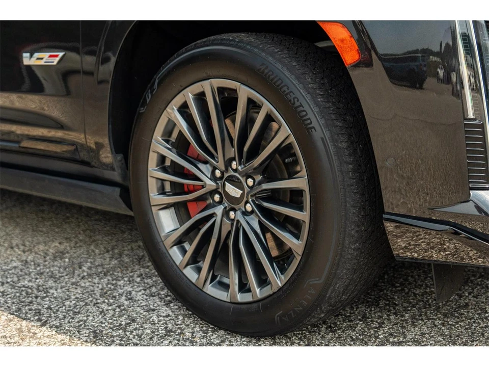 2024 Cadillac Escalade 5th Gen - Image 25 of 31