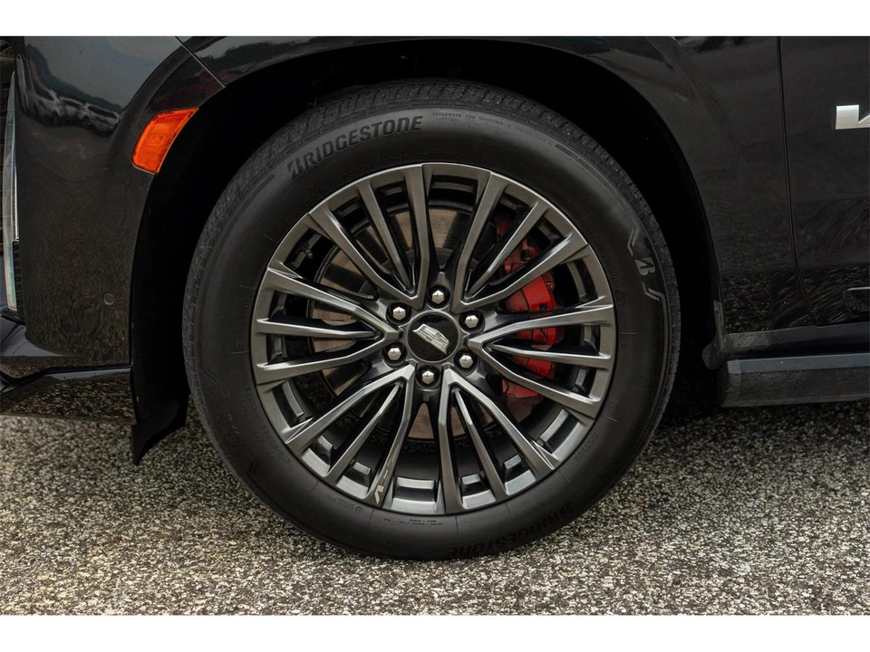 2024 Cadillac Escalade 5th Gen - Image 15 of 31