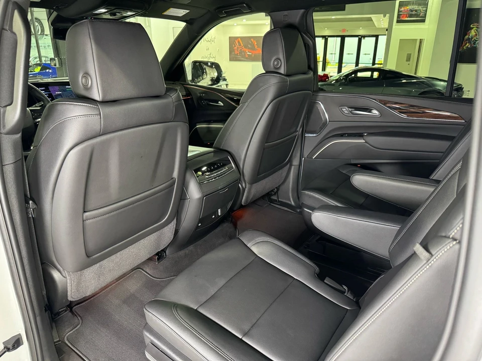 2024 Cadillac Escalade 5th Gen - Image 11 of 12
