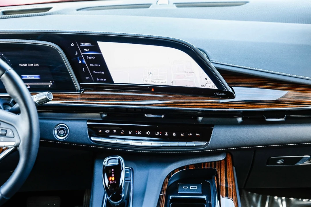 2024 Cadillac Escalade 5th Gen - Image 11 of 12