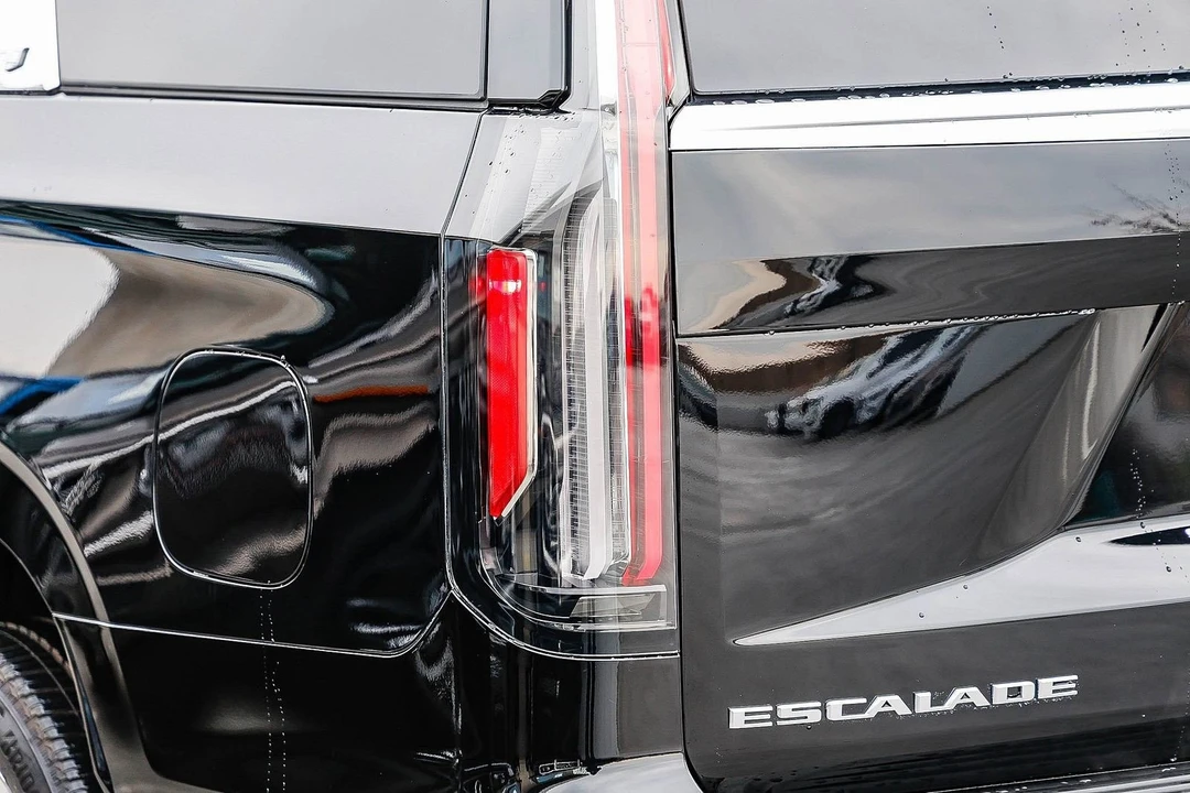 2024 Cadillac Escalade 5th Gen - Image 8 of 12