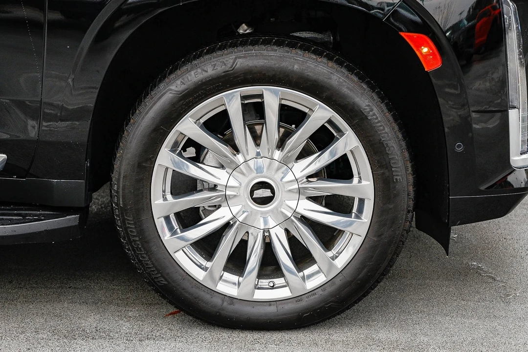 2024 Cadillac Escalade 5th Gen - Image 9 of 12