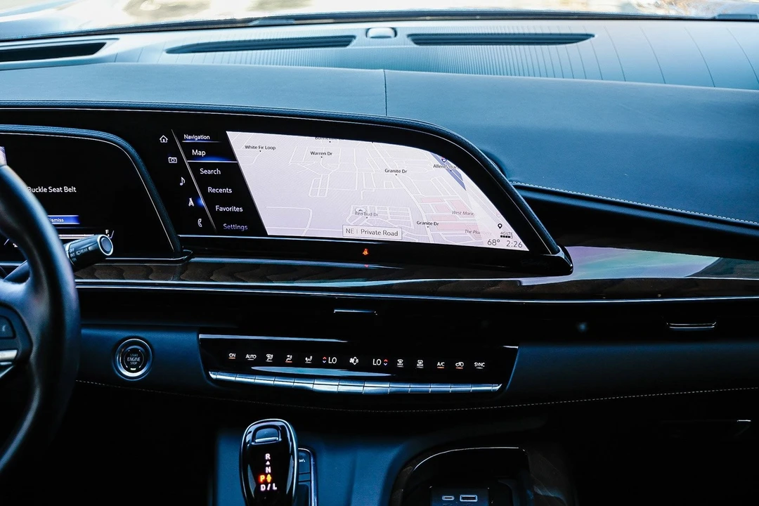 2024 Cadillac Escalade 5th Gen - Image 11 of 12