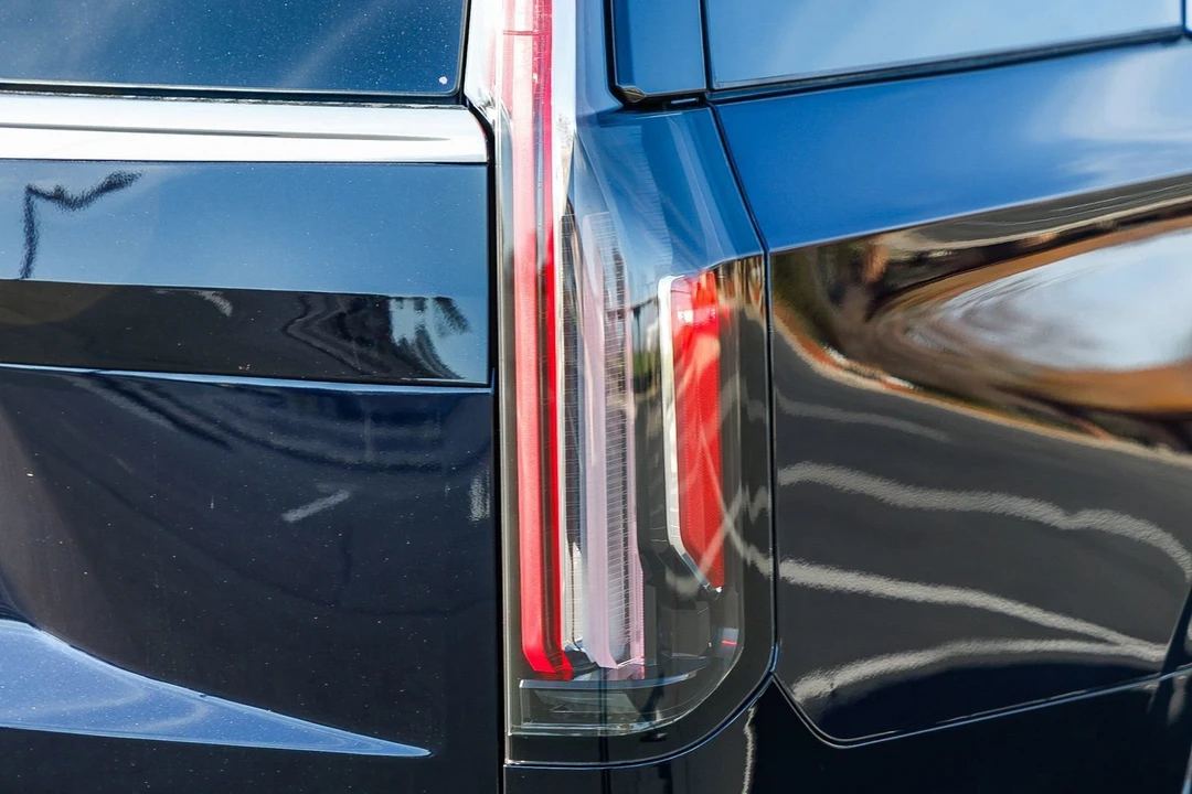 2024 Cadillac Escalade 5th Gen - Image 8 of 12