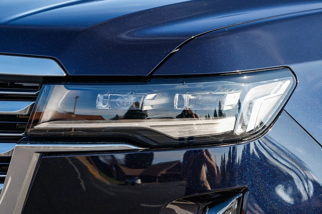 2024 Cadillac Escalade 5th Gen - Image 7 of 12