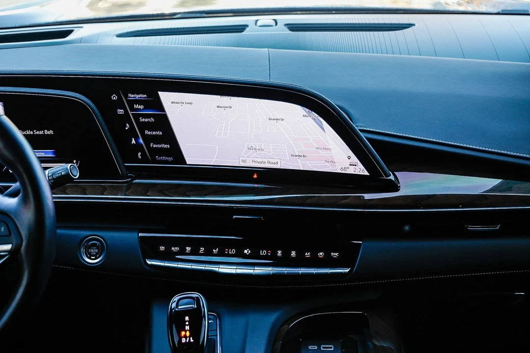 2024 Cadillac Escalade 5th Gen - Image 11 of 12