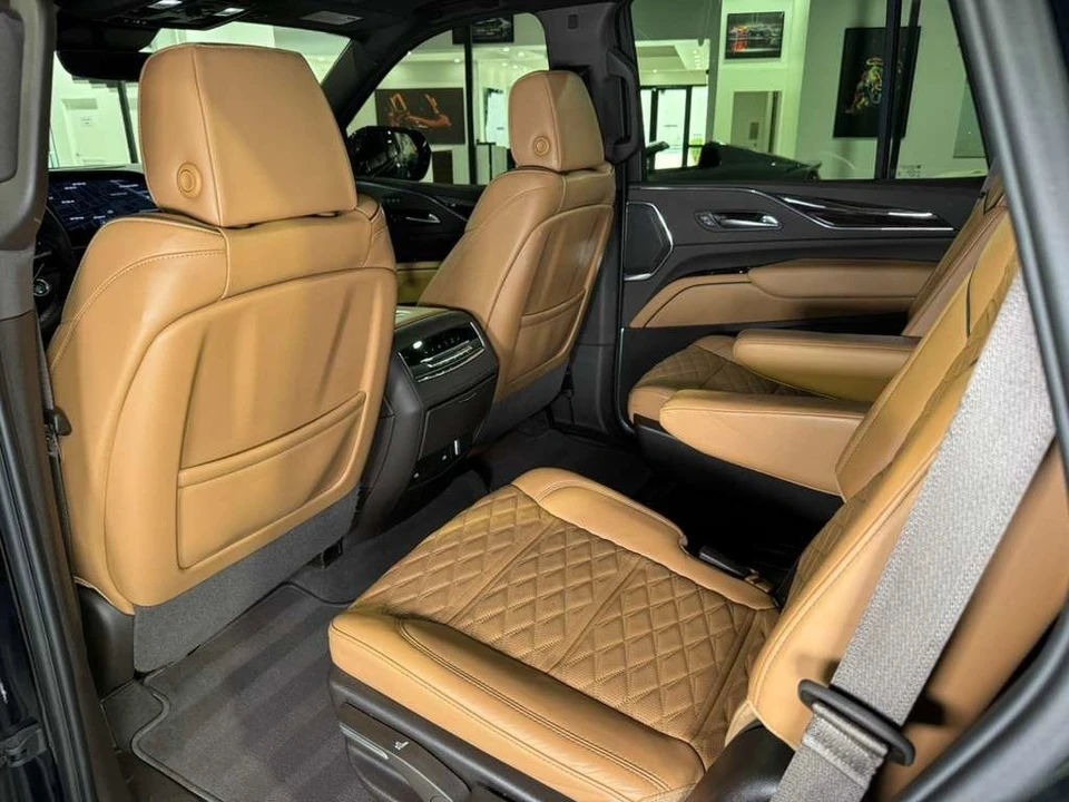 2024 Cadillac Escalade 5th Gen - Image 11 of 12