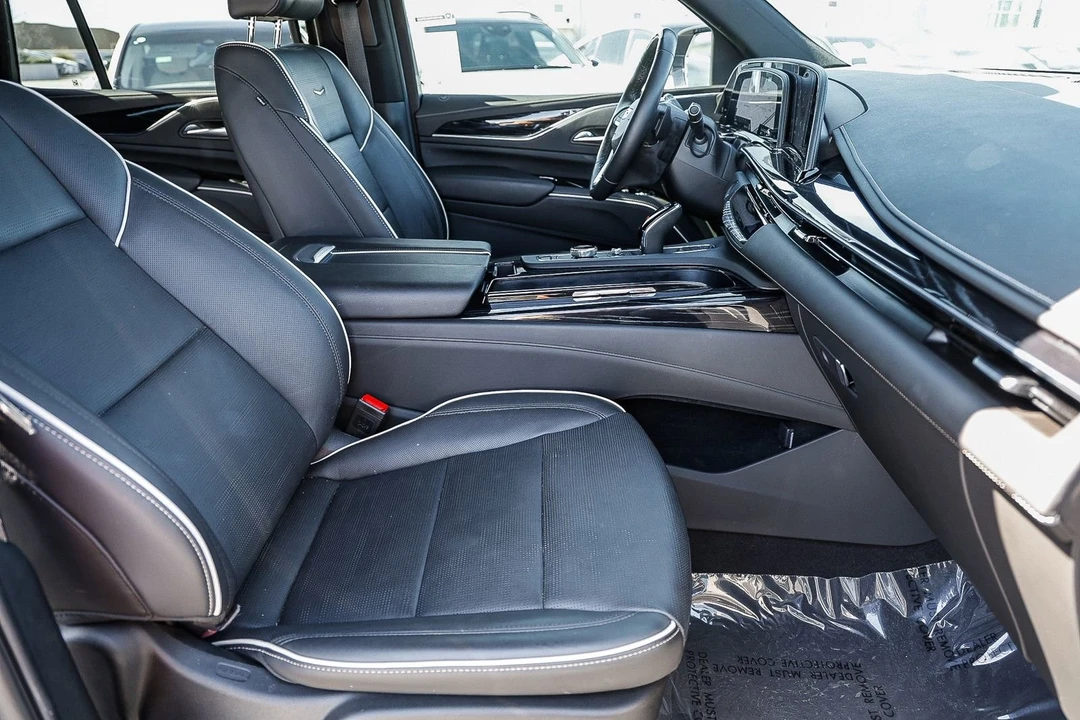2024 Cadillac Escalade 5th Gen - Image 17 of 21