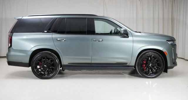 2024 Cadillac Escalade 5th Gen - Image 18 of 21